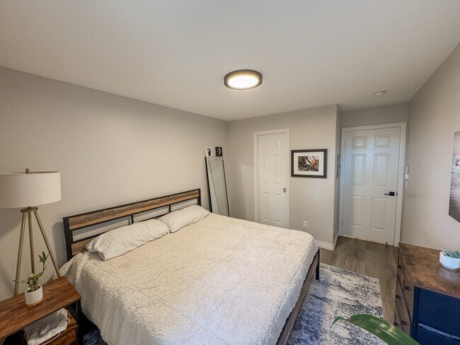 Building Photo - 5252 Balboa Arms Dr