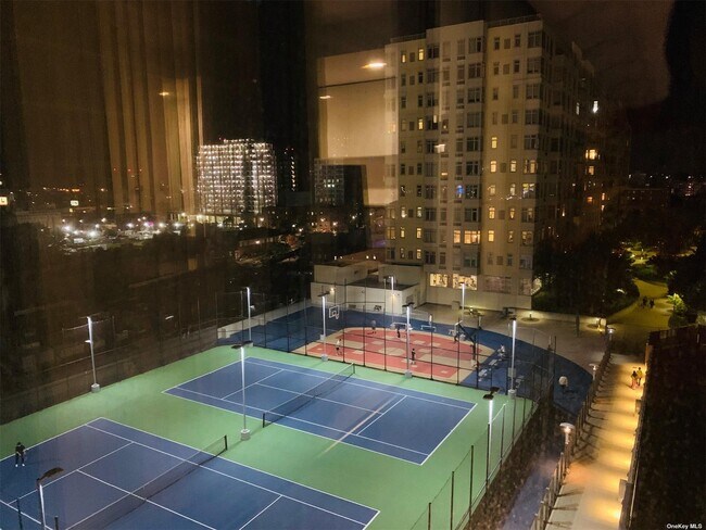 Foto del edificio - 131-03 40th Rd