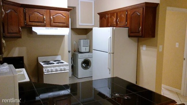 Building Photo - 1 br, 1 bath Apartment - 845 Tennevue drive