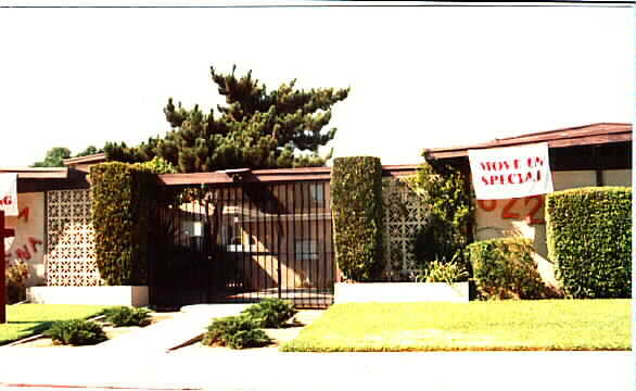 Building Photo - Casa Serena