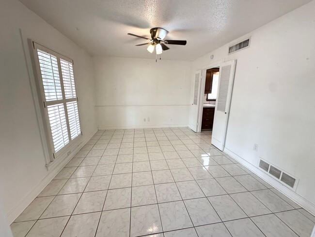 Building Photo - 3 Bed 2 Bath Located In The Heart Of Midland