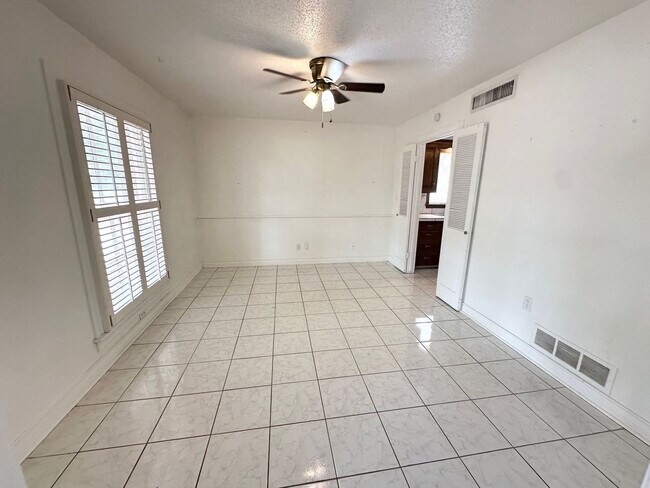 Foto del edificio - 3 Bed 2 Bath Located In The Heart Of Midland