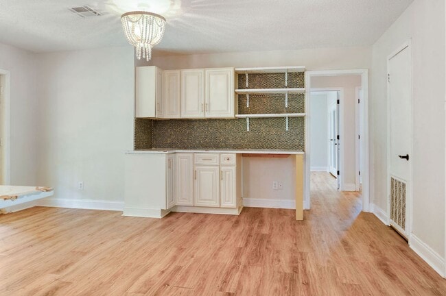 Building Photo - 413 Parkview Ave