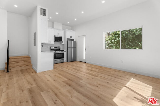 Building Photo - 2154 Patricia Ave