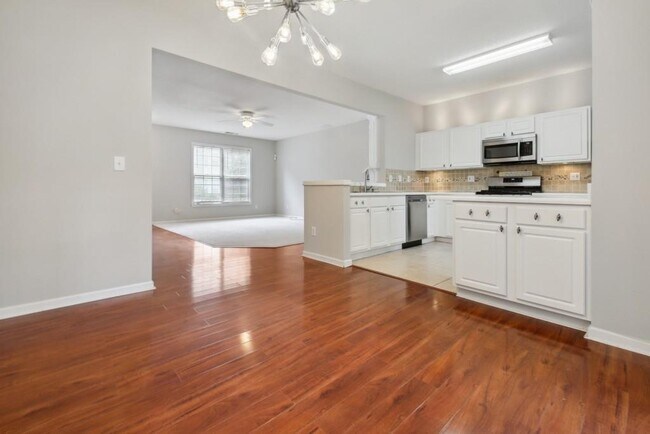 Foto del edificio - 4084 Howell Park Rd