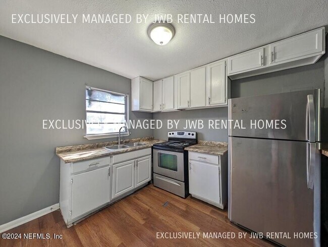 Foto del edificio - 239 E 16th St