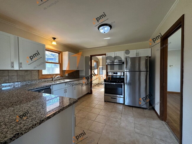 Building Photo - 202 E 250 S