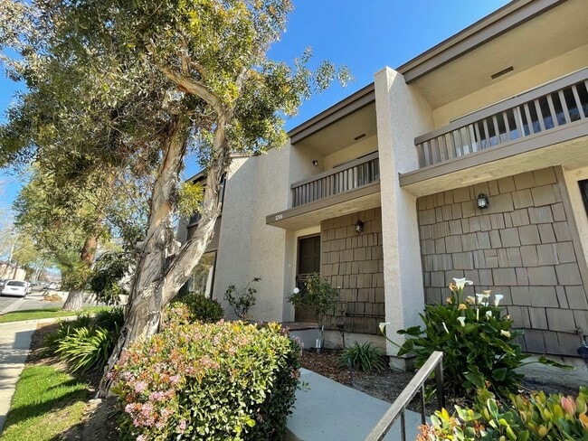 Building Photo - Refurbished Todd Ranch Townhome