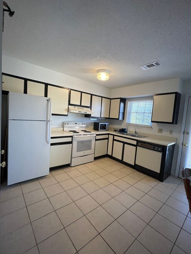 Building Photo - The Brookes Condos 10-11