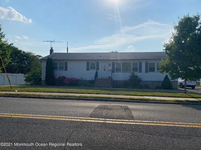 Building Photo - 340 E Rd