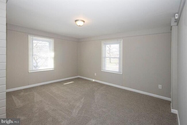 MASTER BEDROOM - 106 Haines Ave