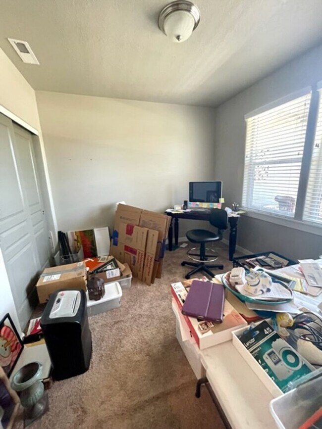 Building Photo - Beautiful 4 bedroom in Redmond with large ...