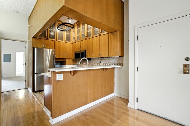 Building Photo - 696 Mowbray Arch
