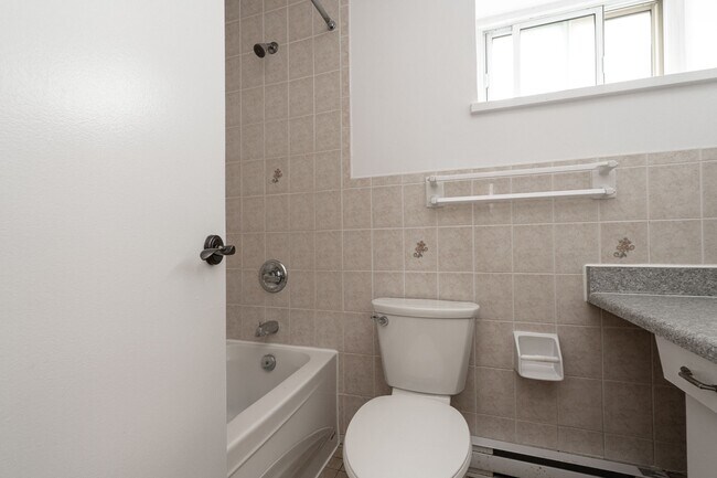 Photo du bâtiment - 365 Eglinton Ave E