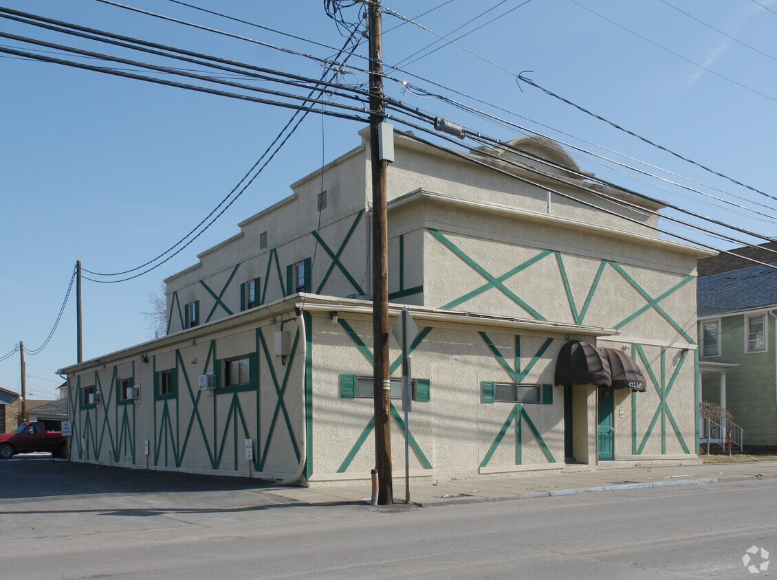 Primary Photo - 422 Apartments