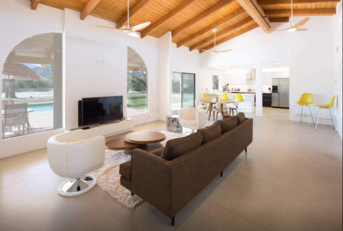 Fabulous living room and dining area - 77725 Robin Rd
