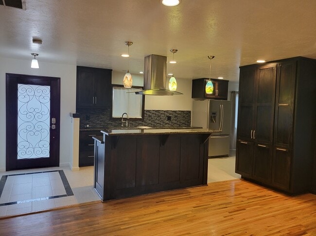 Foto del edificio - 485 Redwood Way