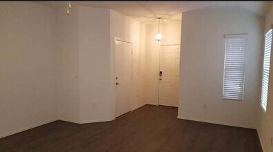Building Photo - 7200 Dungarees Wy