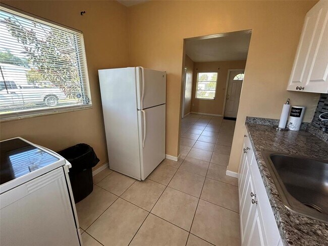 Building Photo - 3108 Crestwood Dr