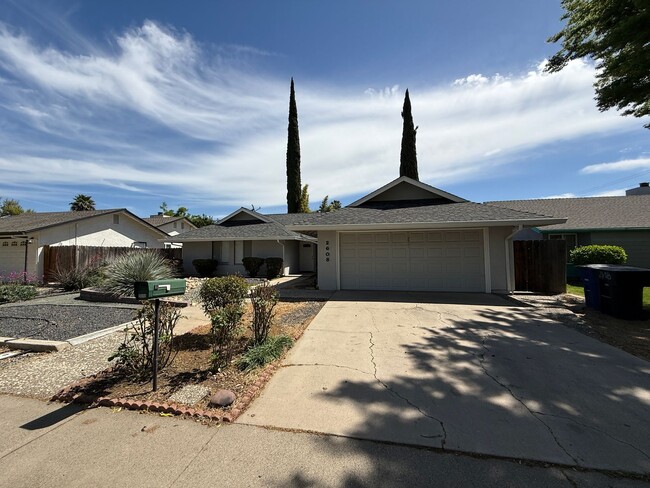 Foto del edificio - 3 bedroom & 2 bath home home located on a ...