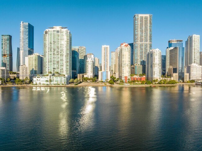 Foto del edificio - 1200 Brickell Bay Dr