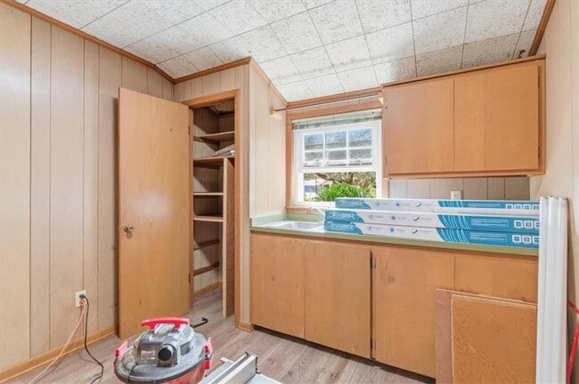 Building Photo - 704 Fort King George Dr