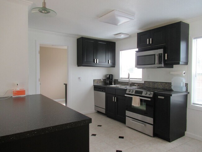 Foto del edificio - Light and bright 3 bedroom, 2 bath rambler...