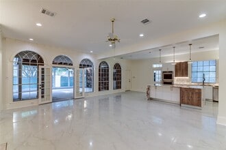Building Photo - 90 Heathrow Ln