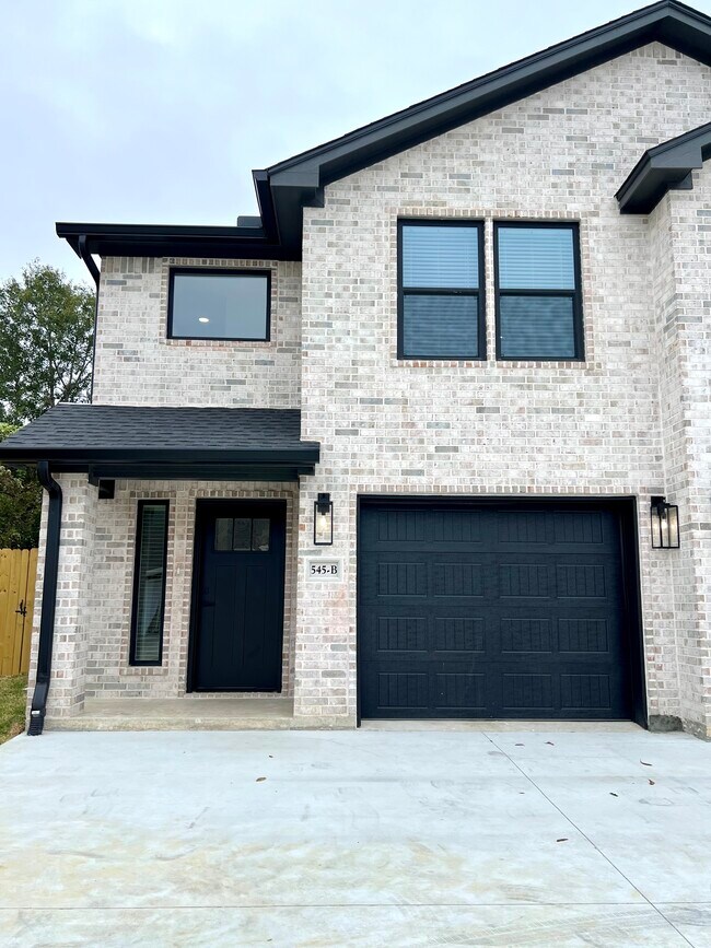 Foto del edificio - 545 S 28th St