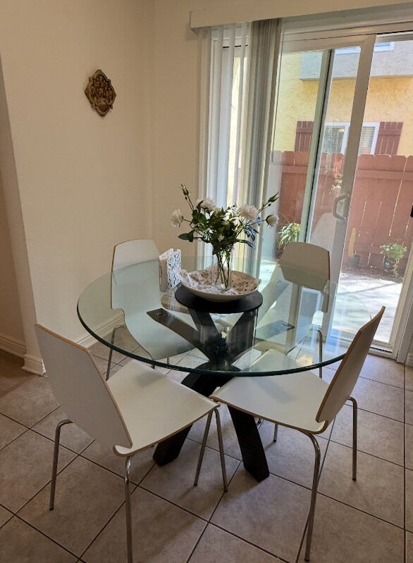 Building Photo - 1000 Estes St