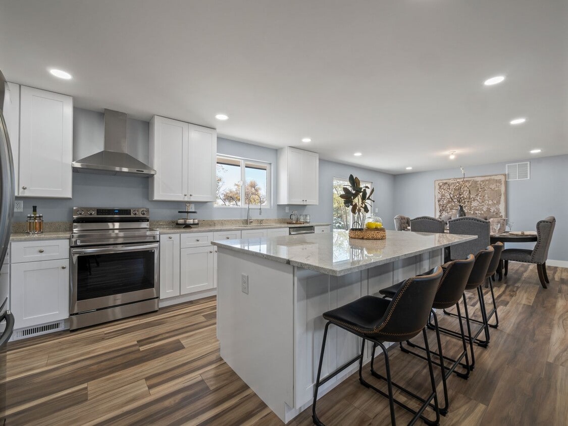 Primary Photo - Enchanting 5 Bed 3 Bath Brick Ranch with 3...