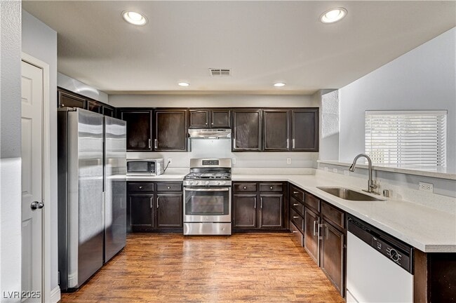 Building Photo - 10425 MIHELA Ave