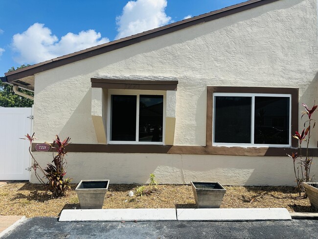 Building Photo - 7221 SW 14th St