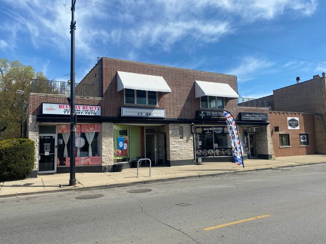 Primary Photo - 5240 W Belmont Ave