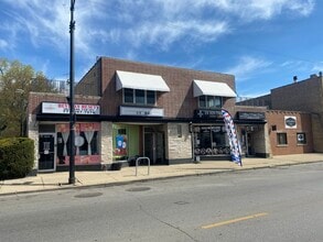 Building Photo - 5240 W Belmont Ave