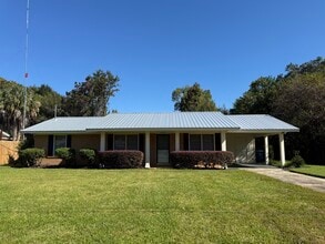 Building Photo - 3226 Rosewood Ave