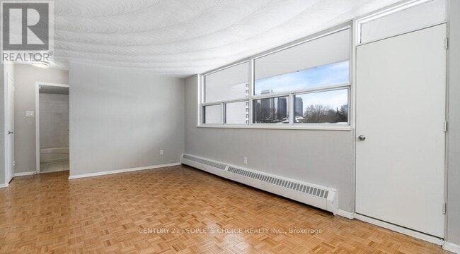 Photo du bâtiment - 3875 Sheppard Ave E