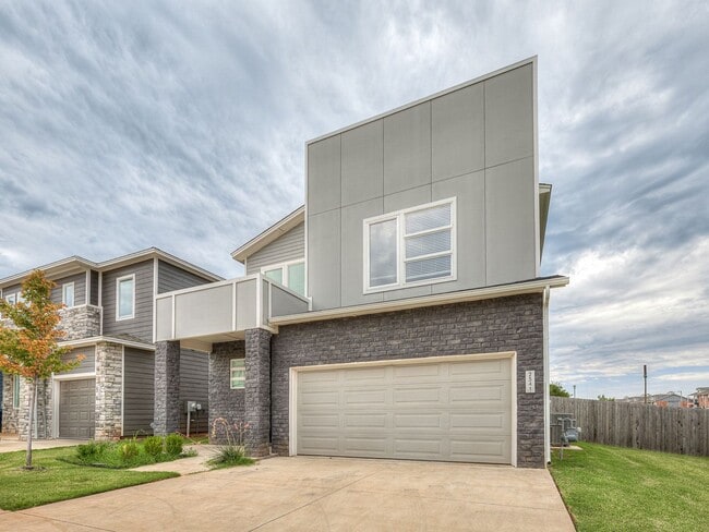 Building Photo - Beautiful New Construction Home in Edmond/...