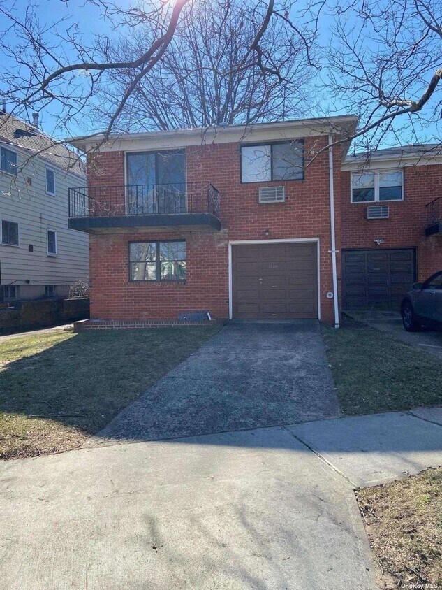 Primary Photo - 42-16 Little Neck Pkwy