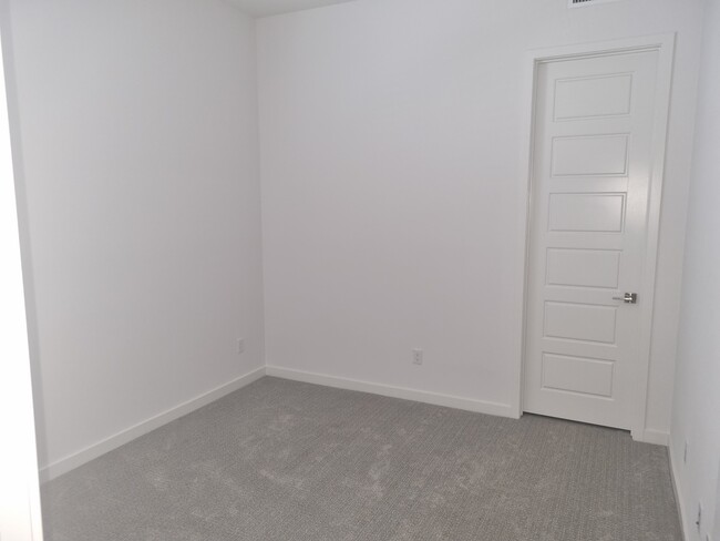 Building Photo - 27471 Mercantile Ct