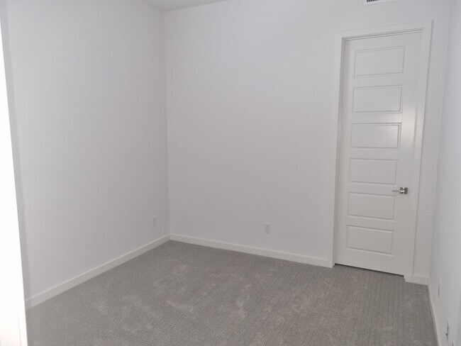 Foto del edificio - 27471 Mercantile Ct