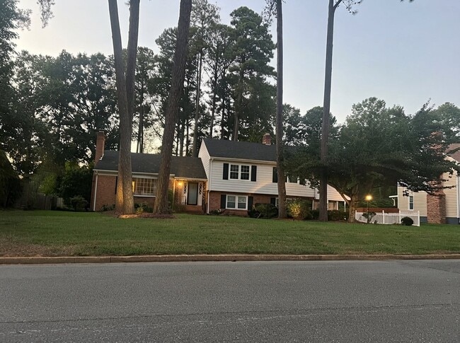 Building Photo - 318 N Wilkinson Rd