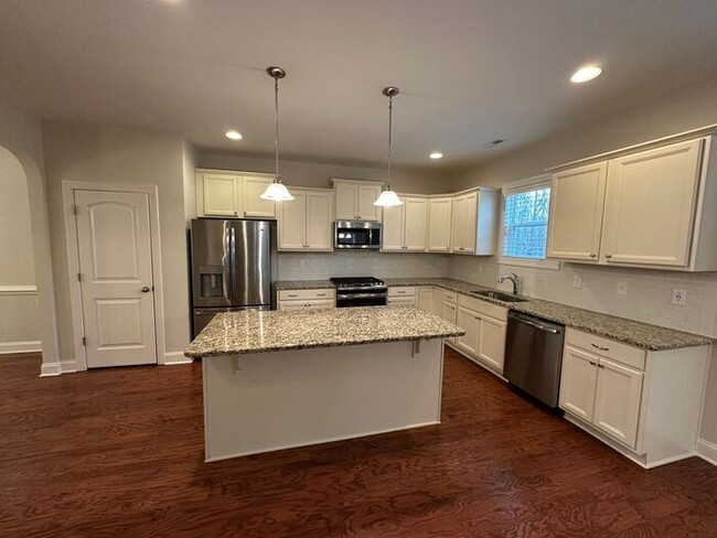 Building Photo - Recently updated 4 Bedroom 2.5 Bath