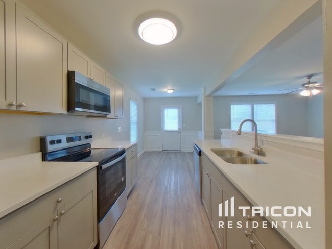 Foto del edificio - 149 Hidden Lakes Rd