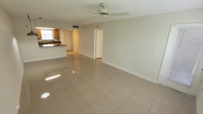 Building Photo - 6331 La Costa Dr