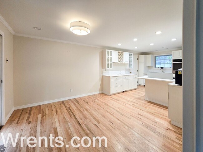 Foto del edificio - Large 5 Bed/2 Bath House in the Mead Schoo...