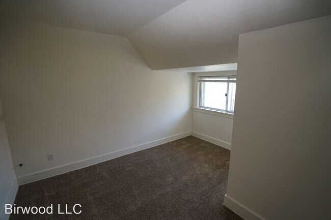 Building Photo - 1345 Morrison St