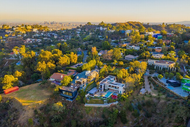 Building Photo - 7435 Woodrow Wilson Dr