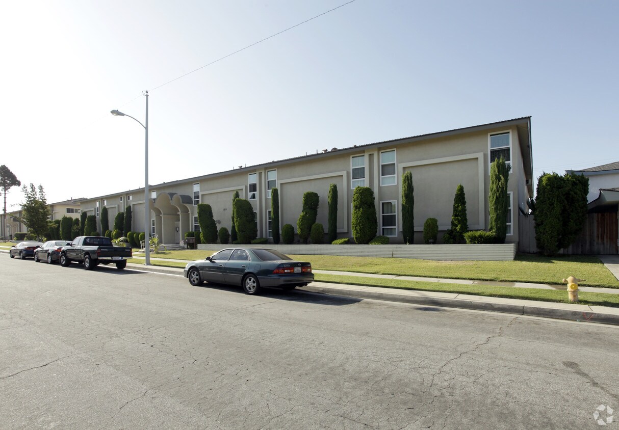 Building Photo - 15850 Landmark Dr