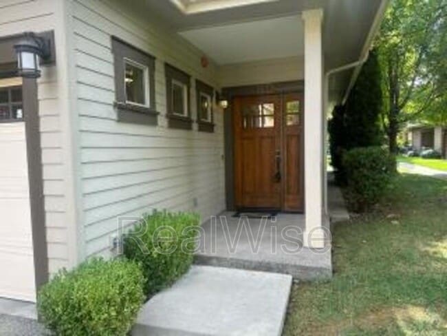 Building Photo - 1709 SE Softwood Way
